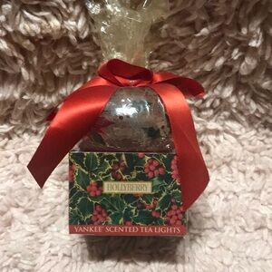 🕯Yankee Candle - 12 “Hollyberry” Tealights - Discontinued Scent
